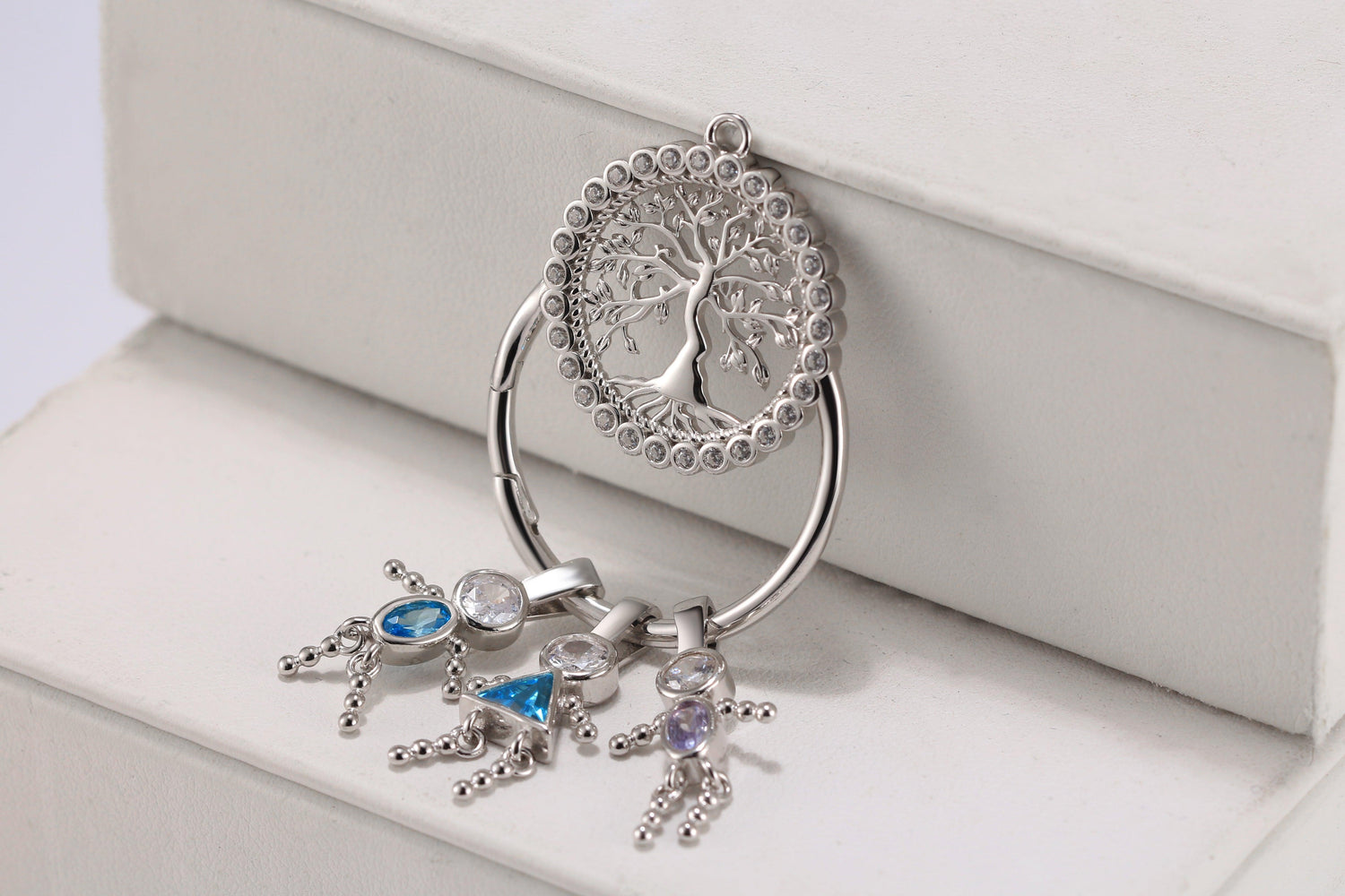 Necklace & Pendants